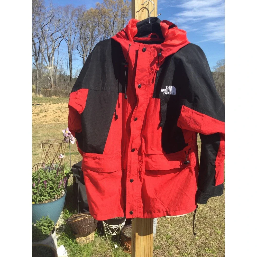 The North Face medium Summit series jacket coat red black gore-tex waterproof - Picture 3 of 14